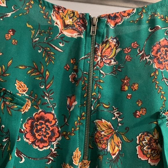Xhilaration Small Green Ruffle Front Zip Back Floral Blouse - Picture 8 of 9